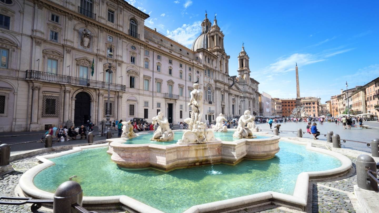 Rome City Tour: Politics and Roman holidays
