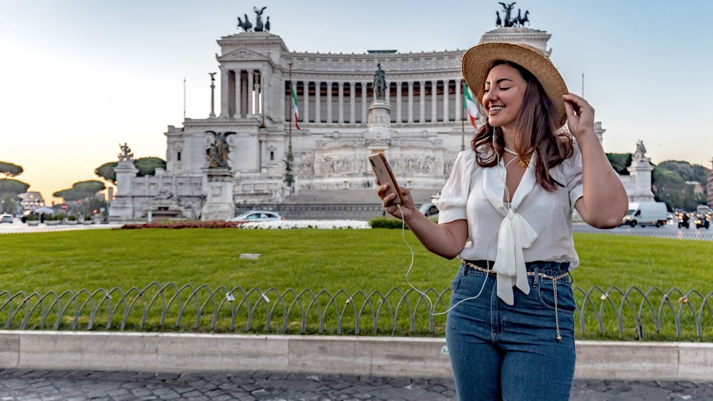 Rome City Tour: Politics and Roman holidays